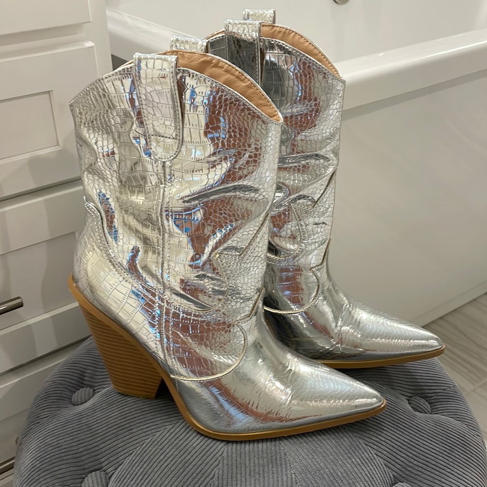 metallic Cowboy boots!
